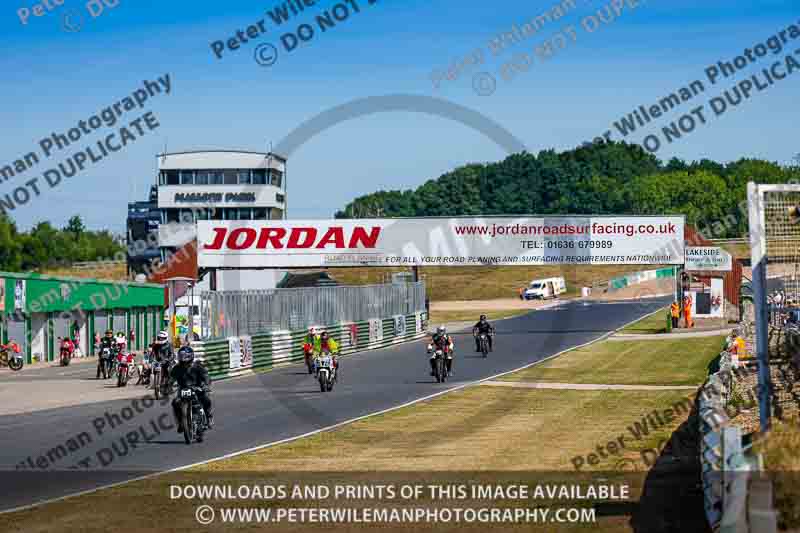 Vintage motorcycle club;eventdigitalimages;mallory park;mallory park trackday photographs;no limits trackdays;peter wileman photography;trackday digital images;trackday photos;vmcc festival 1000 bikes photographs